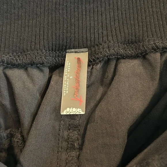 NWOT Free People Movement Mesmerize Me Black Cargo Pants Size Small Hiking - Picture 9 of 16